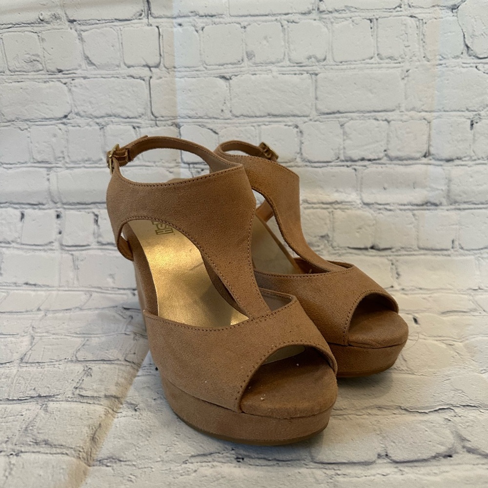 Elegant Tan Women's Heels